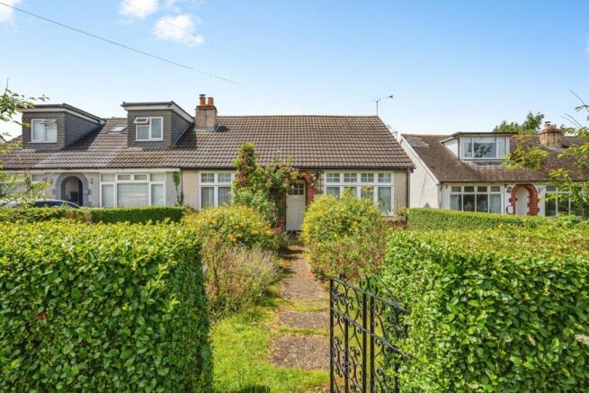 2 bed property, in Park Avenue, £350,000