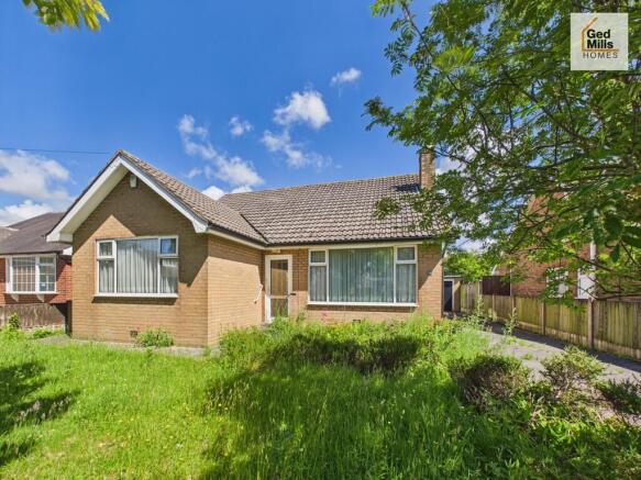 2 bed property, in Pine Crescent, £299,950