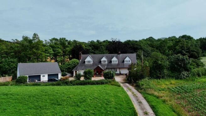 5 bed property, in Fence Lane, £1,000,000