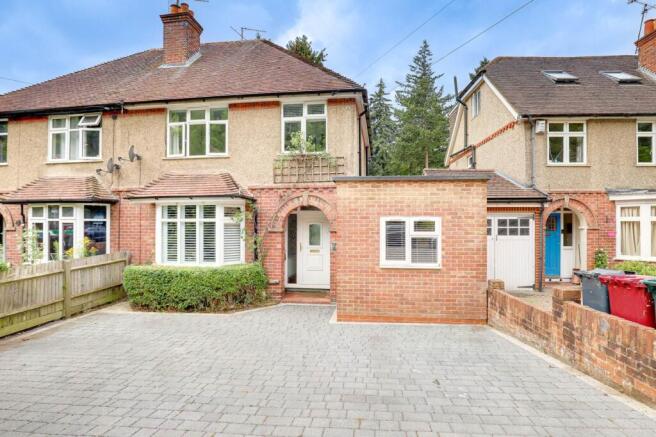 3 bed property, in Hemdean Road, £630,000