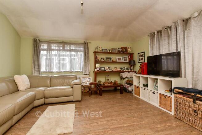 3 bed property, in Green Wrythe Lane, £475,000
