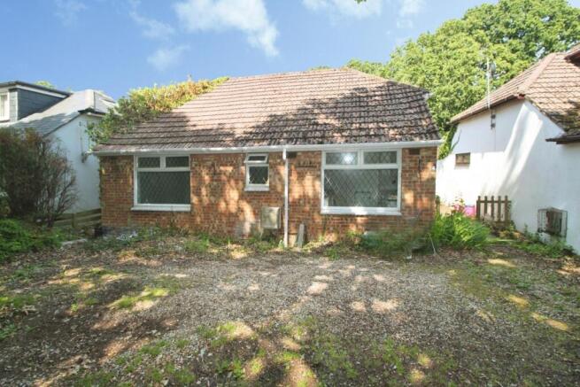 2 bed property, in Oakhurst Way, £300,000