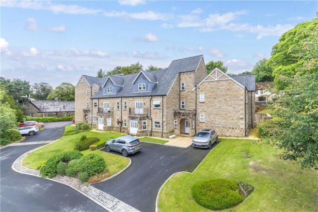2 bed property, in Regency Court, £250,000