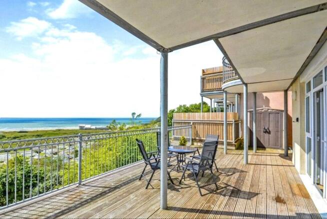 2 bed property, in Apt 1 (15) Coastal View, £150,000