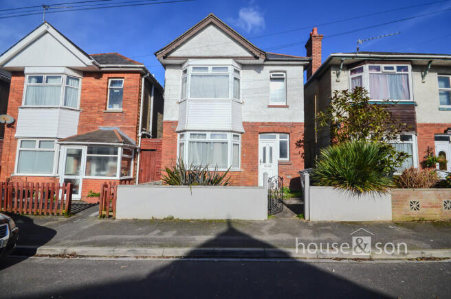 3 bed property, in Pine Road, £340,000