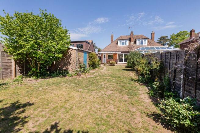 2 bed property, in Pennylets Green, £525,000