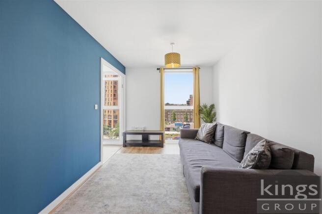 2 bed property, in Lebus Street, £270,000