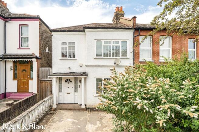 3 bed property, in Wellmeadow Road, £550,000