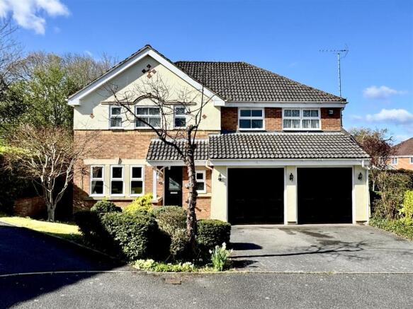 5 bed property, in Beaumaris Gardens, £675,000