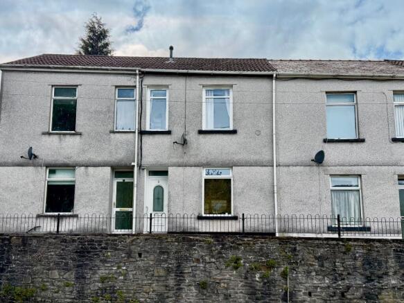3 bed property, in Noel Terrace, £120,000