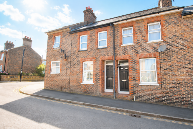 2 bed property, in Alexandra Road, £285,000