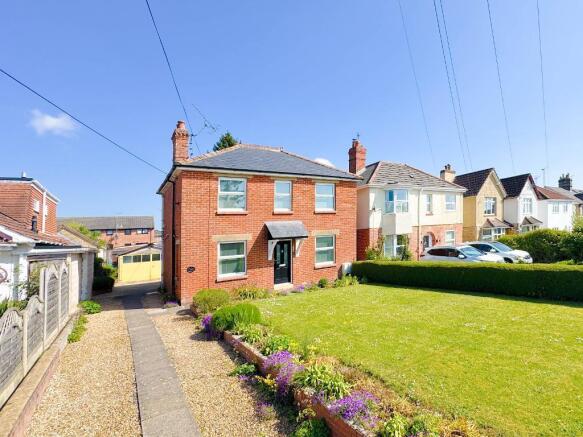 3 bed property, in Sheldon Road, £475,000