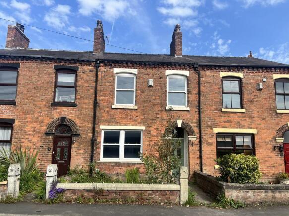 3 bed property, in Highfield Road, £200,000