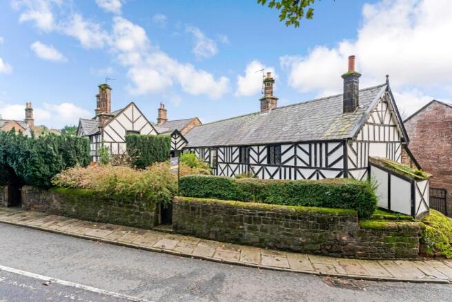 2 bed property, in Caldy Road, £335,000