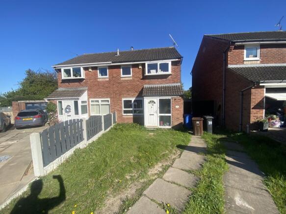 3 bed property, in 39 Farm Fields Close, £100,000