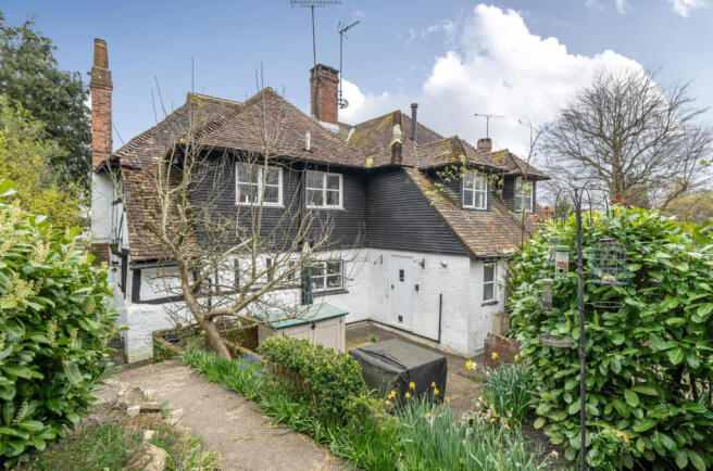 2 bed property, in Church Hill, £325,000