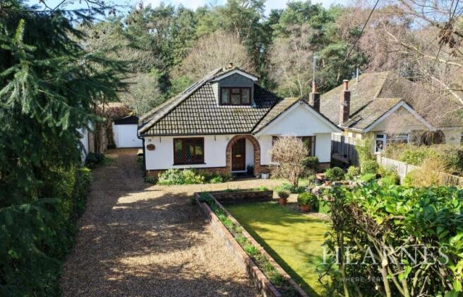4 bed property, in Priory Road, £585,000