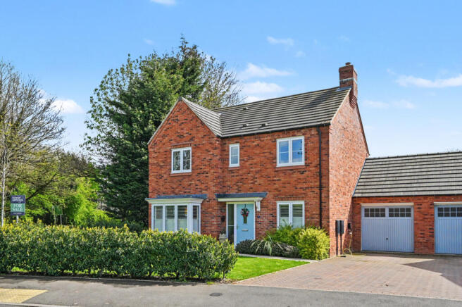 4 bed property, in Turnpike Way, £435,000