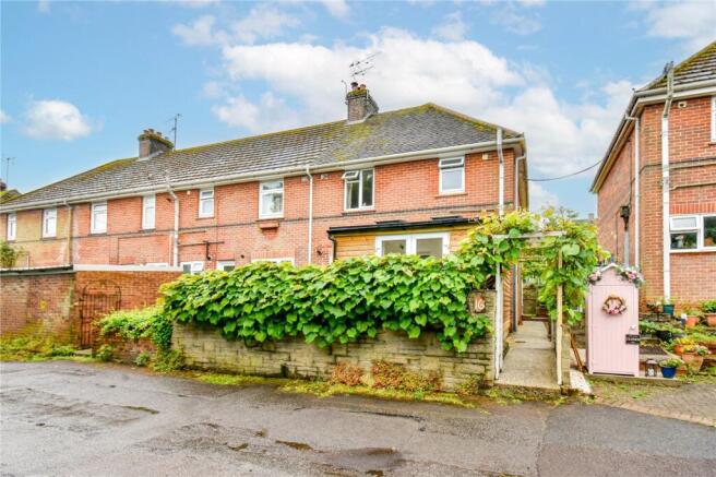 3 bed property, in Isbury Road, £275,000