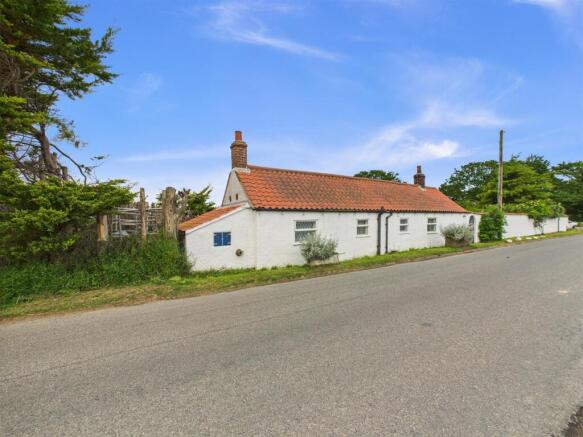 2 bed property, in Mill Road, £239,950