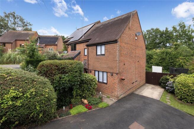3 bed property, in The Close, £450,000