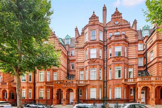 2 bed property, in Sloane Gardens, £350,000