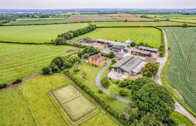 6 bed property, in Lot 1 - Hill Court Farm, £4,000,000
