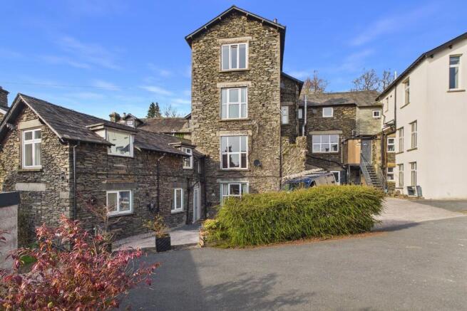 Studio, in Flat 2 Caxton House, £60,000