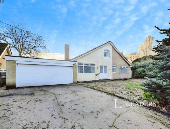 4 bed property, in The Links, £350,000