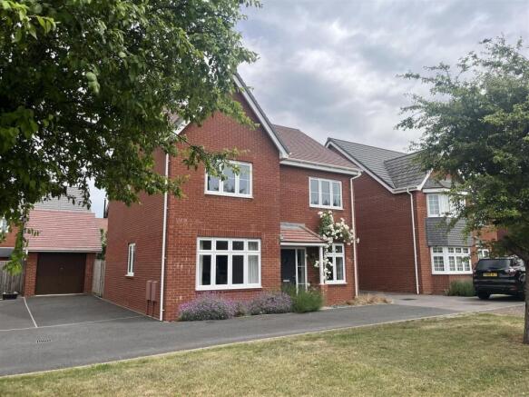 4 bed property, in Mary Shunn Way, £520,000