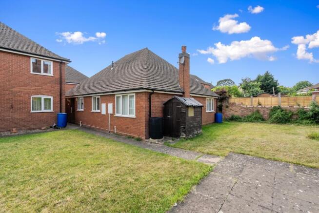 2 bed property, in Old Market Court, £225,000