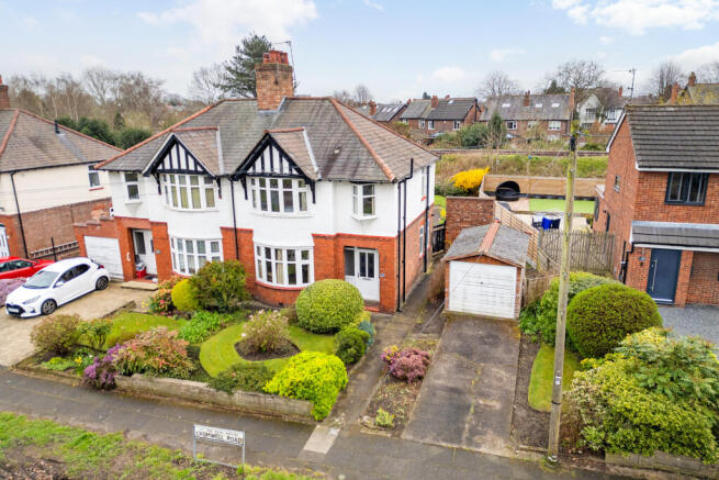 3 bed property, in Cromwell Road, £260,000