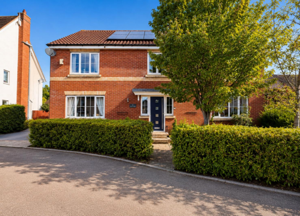 5 bed property, in Glovers, £750,000