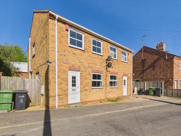 2 bed property, in Church Drove, £145,000