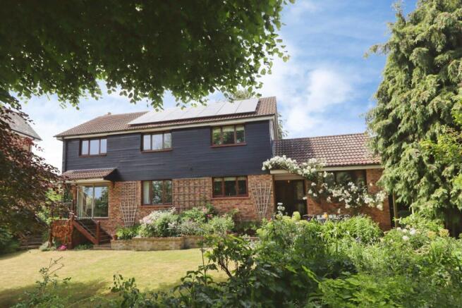 4 bed property, in Wellington Road, £800,000