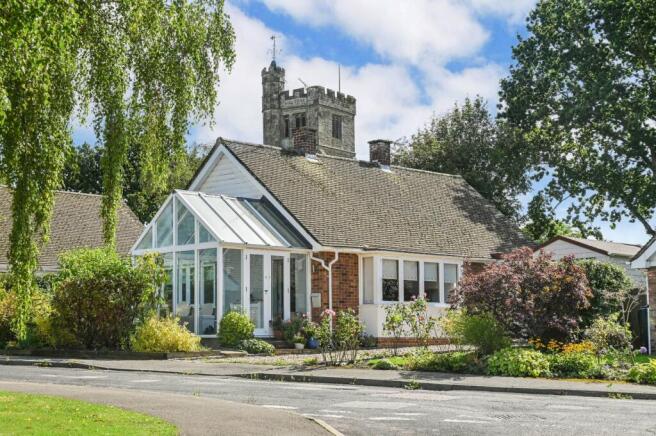 2 bed property, in Glebelands, £425,000