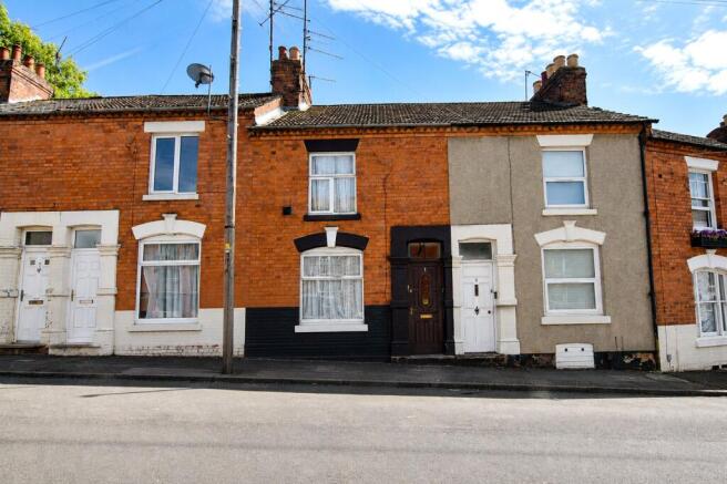 2 bed property, in Stanley Street, £150,000