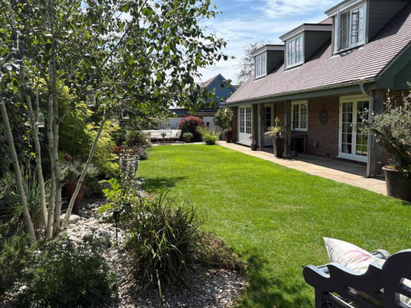 3 bed property, in Henrys Place, £900,000