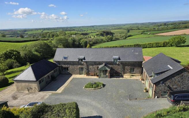 6 bed property, in Lifton, £895,000