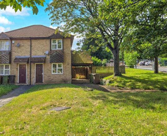 2 bed property, in 94 Kingshurst Way, £80,000