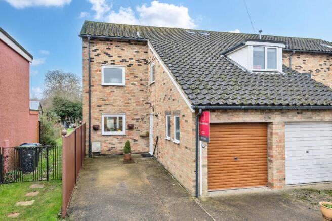 3 bed property, in High Street, £385,000