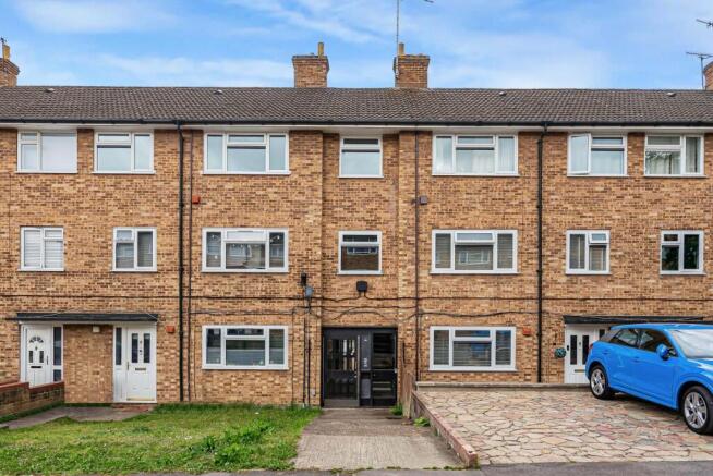 1 bed property, in Cecil Road, £175,000