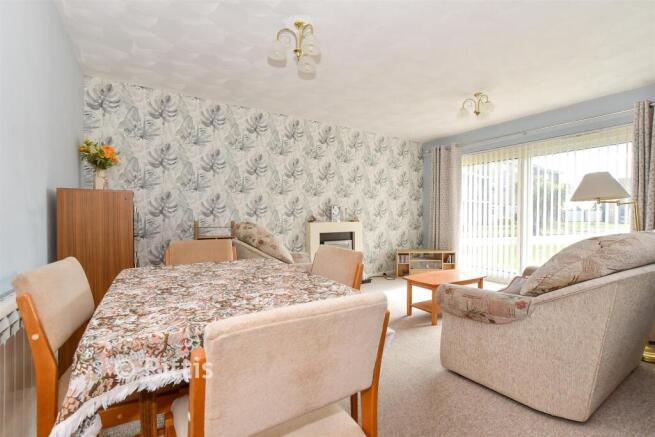 2 bed property, in Howard Road, £180,000