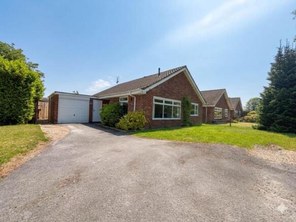 3 bed property, in Silver Leys, £350,000