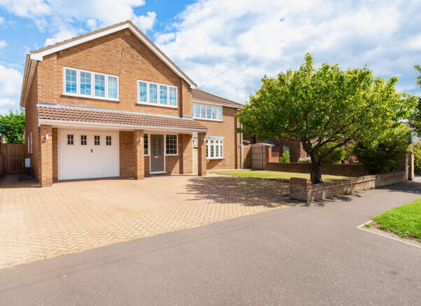 5 bed property, in Buxton Avenue, £775,000