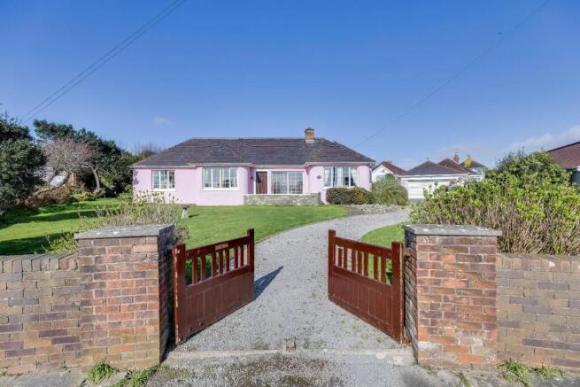 4 bed property, in Hutchwns Close, £750,000