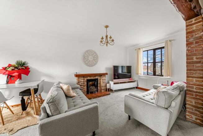 2 bed property, in Park Road, £249,000