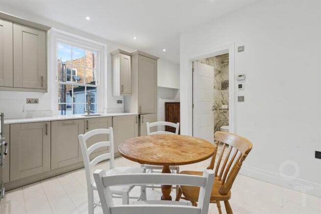 2 bed property, in Pratt Street, £410,000