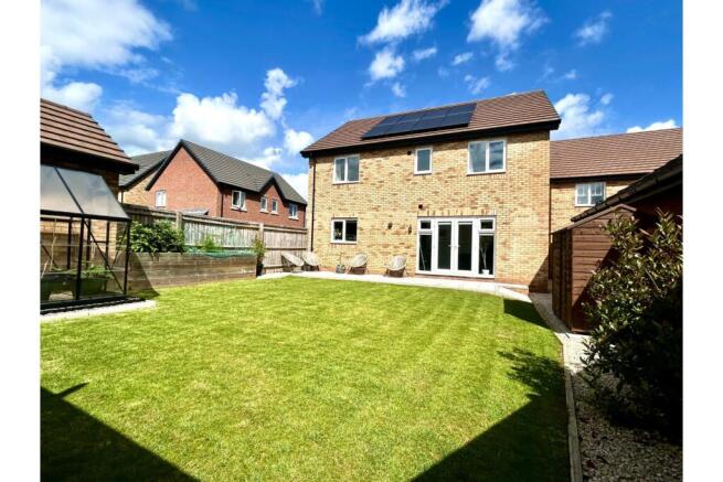 4 bed property, in Cementite Grove, £399,000