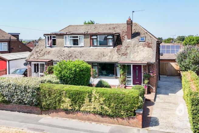 3 bed property, in Melrose Gardens, £450,000